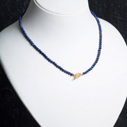 Lapis Lazuli Doğal Taş Kolye – Gümüş Kapamalı, Unisex Şık Tasarım
