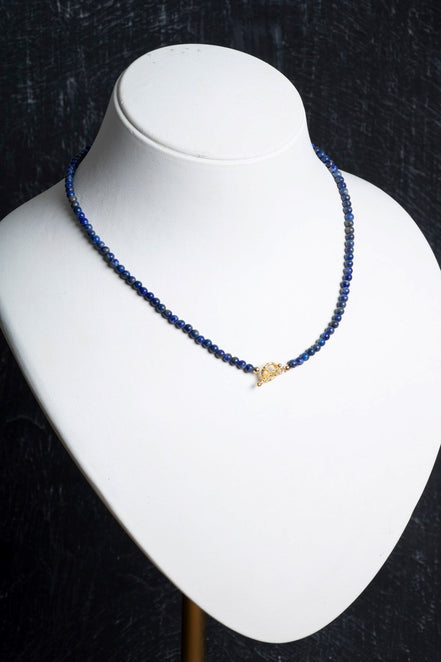 Lapis Lazuli Doğal Taş Kolye – Gümüş Kapamalı, Unisex Şık Tasarım