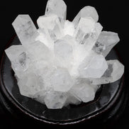Kristal Kuvars Doğal Taş Standlı Ham Parça – 10 × 10 cm | 478 gr