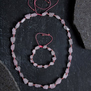 Ham Pembe Kuvars Doğal Taş Takım – Kolye & Bileklik Set, Unisex Şık Tasarım