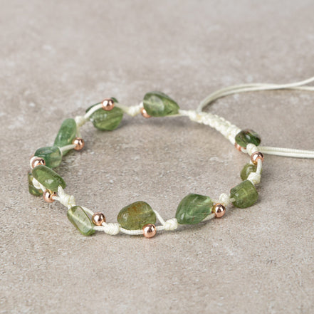 Zebercet (Peridot) Natürel Kesim Doğal Taş Makrome Bileklik – Unisex El İşçiliği