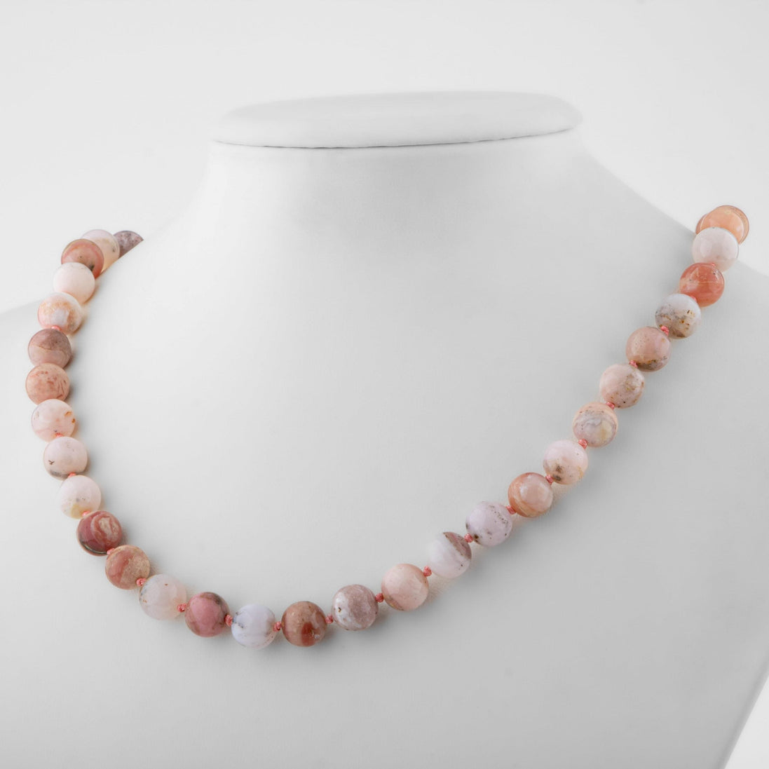Pembe Opal Doğal Taş Kolye – 8 mm Düğümlü, Unisex Tasarım (50 cm)