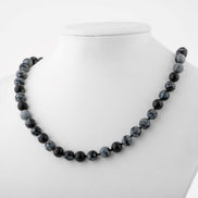 Karlı Obsidyen Doğal Taş Kolye – 8 mm Düğümlü, Unisex Tasarım (50 cm)