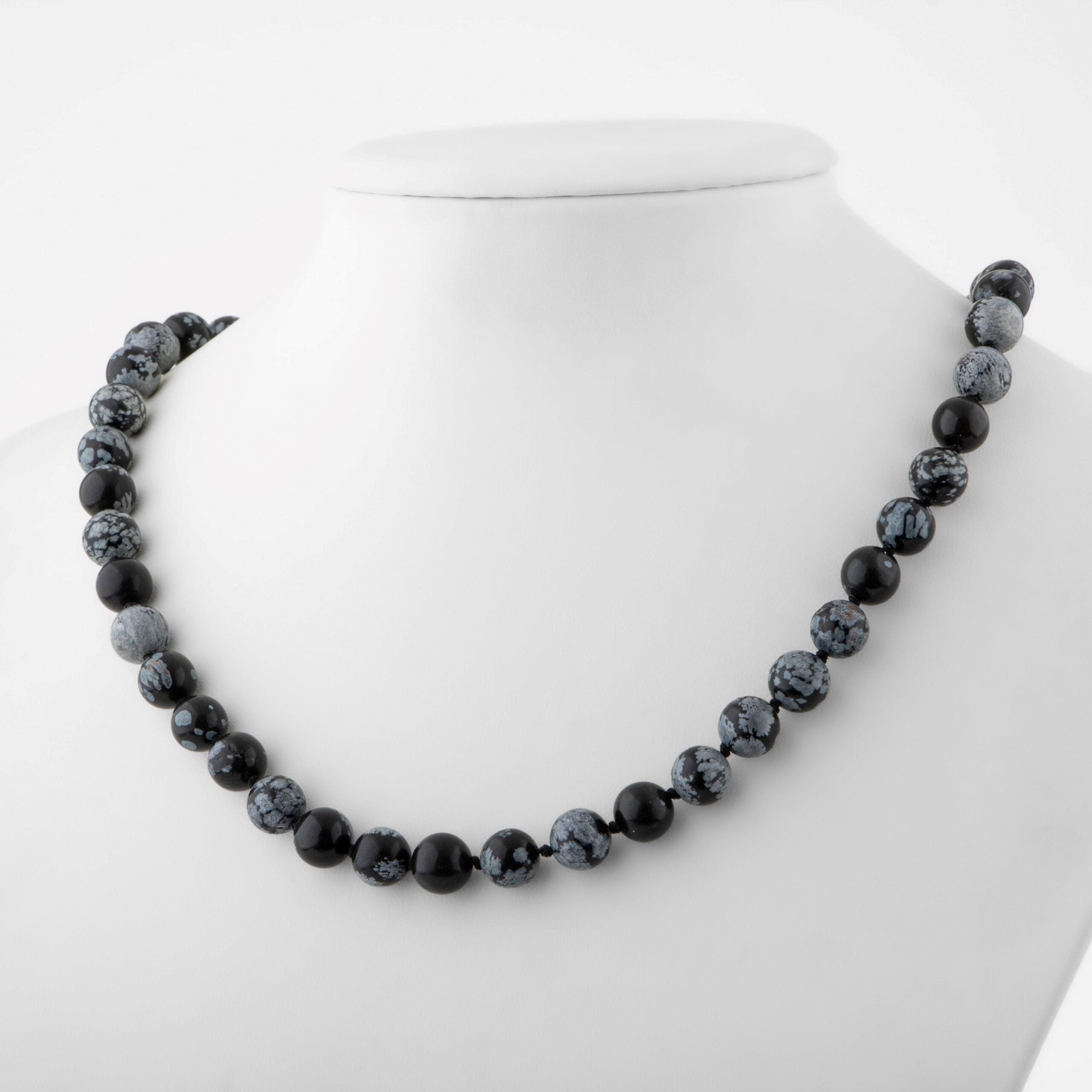 Karlı Obsidyen Doğal Taş Kolye – 8 mm Düğümlü, Unisex Tasarım (50 cm)
