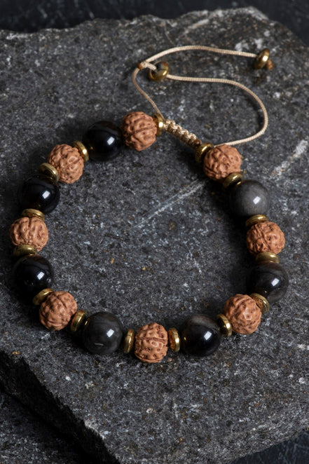 Obsidyen ve Rudraksha Doğal Taş Makrome Bileklik – Ayarlanabilir El Yapımı Tasarım