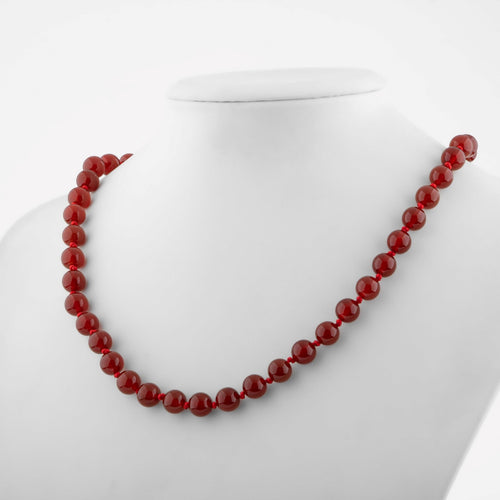 Kırmızı Akik Doğal Taş Kolye – 8 mm Düğümlü, Unisex Tasarım (50 cm)