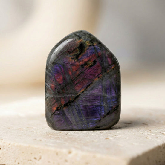 Labradorit Doğal Taş Parça – 216 gr | 5,5 × 7 cm