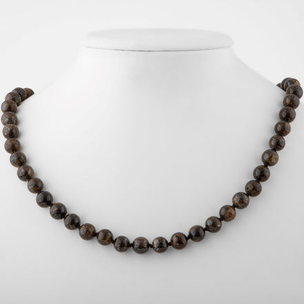 Bronzit Doğal Taş Kolye – 8 mm Düğümlü, Unisex Tasarım (50 cm)