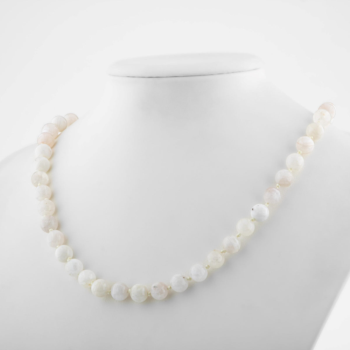 Ay Taşı Doğal Taş Kolye – 8 mm Düğümlü, Unisex Tasarım (50 cm)