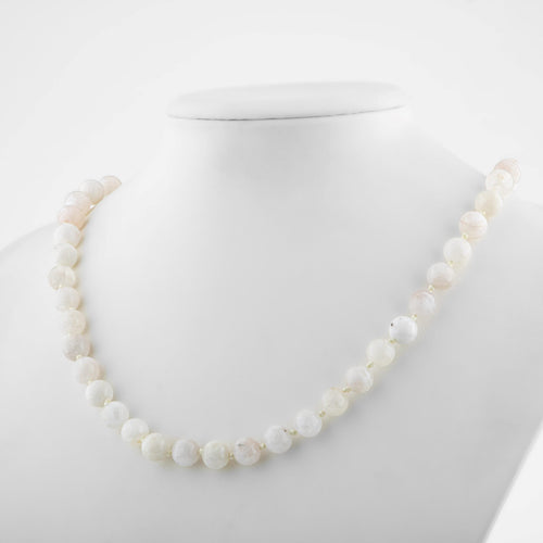 Ay Taşı Doğal Taş Kolye – 8 mm Düğümlü, Unisex Tasarım (50 cm)