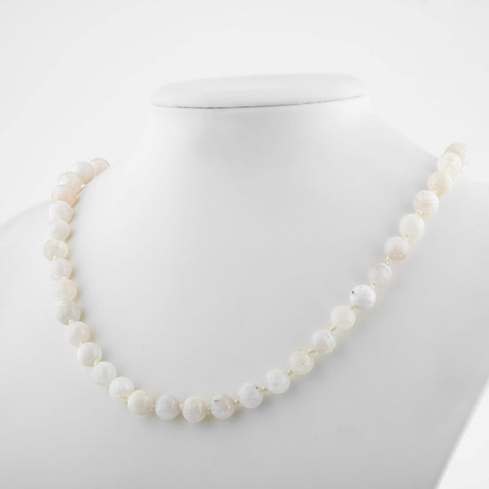 Ay Taşı Doğal Taş Kolye – 8 mm Düğümlü, Unisex Tasarım (50 cm)