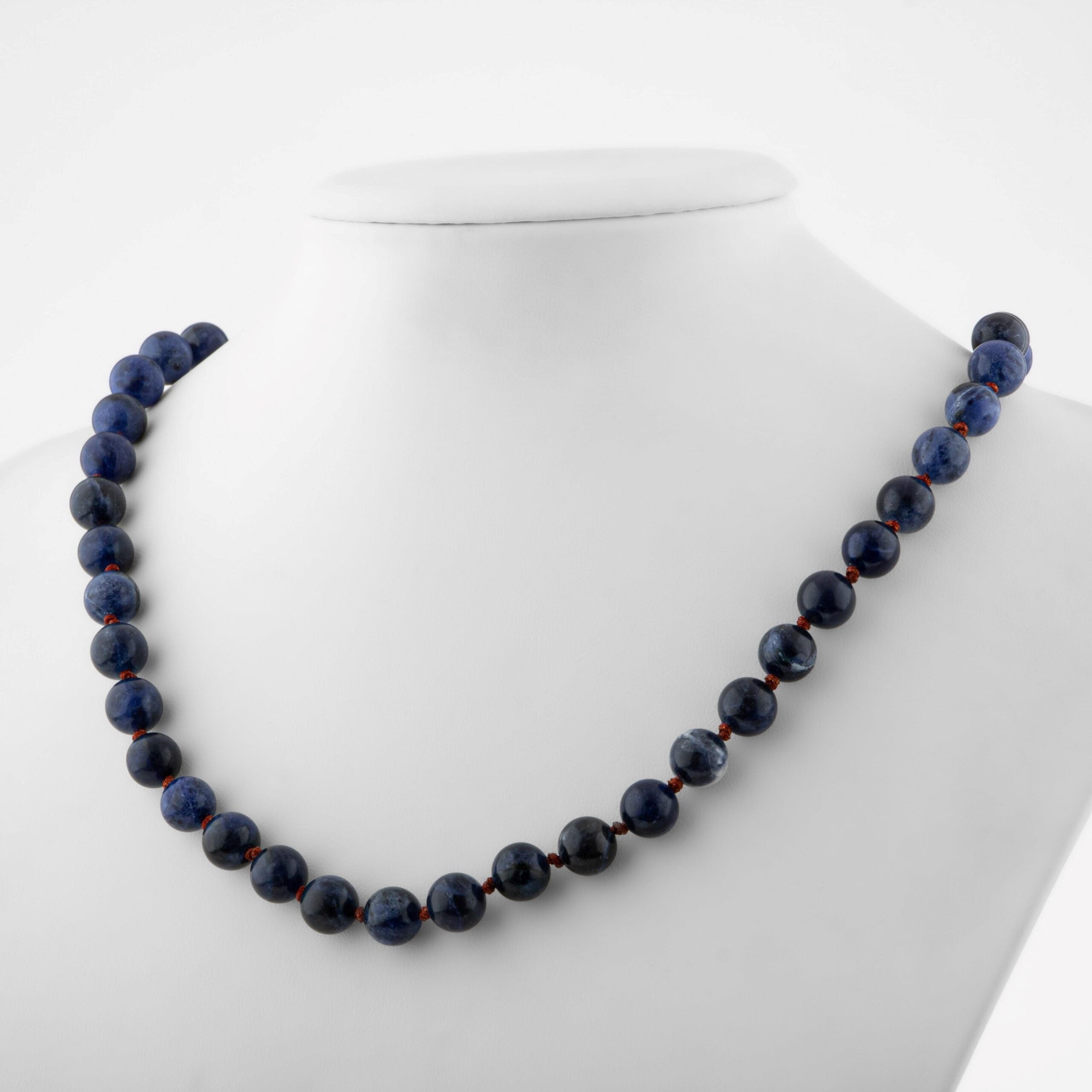 Dumortierit Doğal Taş Kolye – 8 mm Düğümlü, Unisex Tasarım (50 cm)