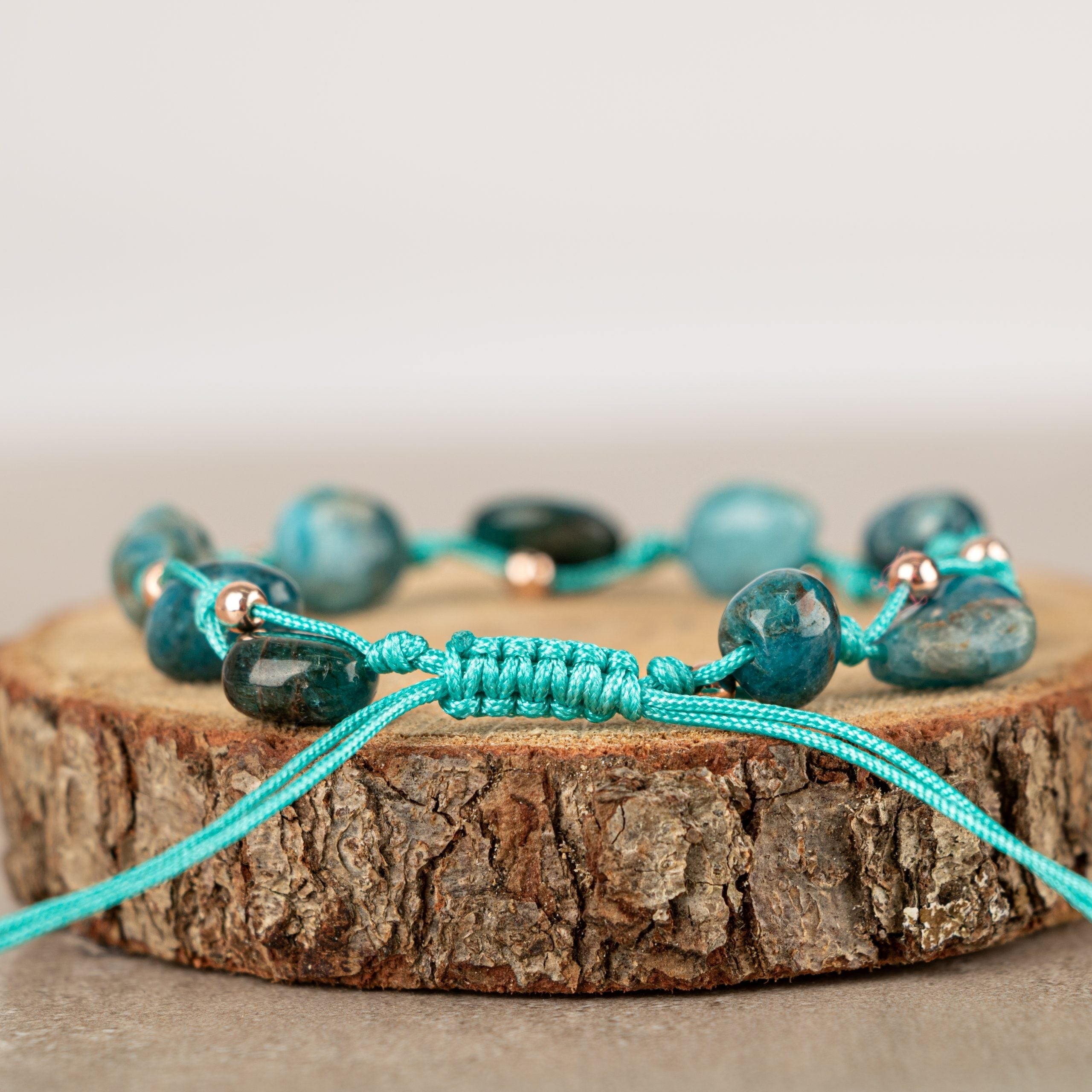 Mavi Apatit Natürel Kesim Doğal Taş Makrome Bileklik – Unisex El İşçiliği